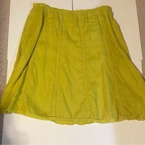 Midi lime green skirt, with lace accents